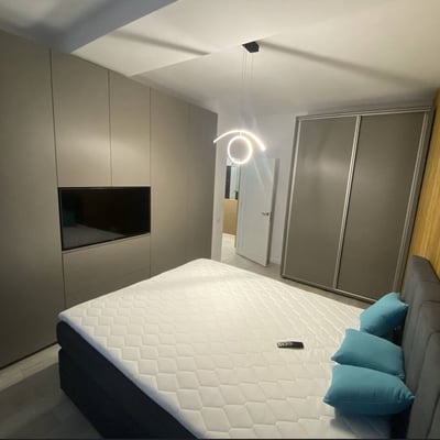 Alquiler de un elegante apartamento de 2 habitaciones, 64 m², Sector 6, Bucarest, Rumanía
